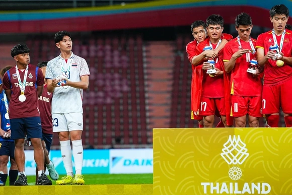 FIFA ca ngợi chức vô địch SEA Games 33 của Việt Nam; Bóng đá Thái Lan thừa nhận: “Chưa thể mơ vượt tầm khu vực”