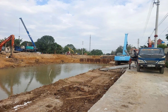 Gấp rút thi công Dự án tăng cường khả năng&nbsp;tiêu thoát lũ vùng Bắc Thanh Hóa