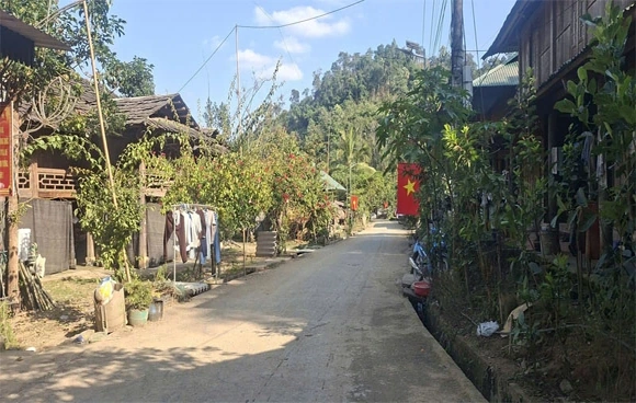 Hối hả xuân sang ở những bản còn “nợ mùa”