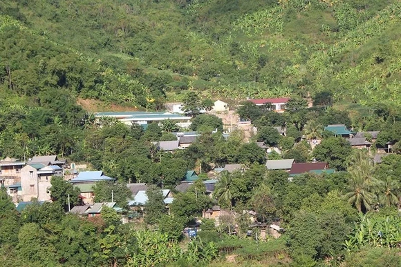 Khi HIV/AIDS không còn là “bản án” tuyệt vọng (Bài 1): Bản làng đi qua “bão ết”