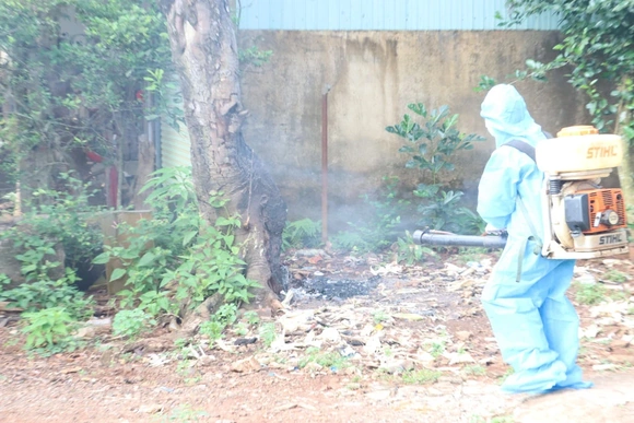 Sốt xuất huyết diễn biến phức tạp: Cần chủ động phòng chống dịch từ sớm