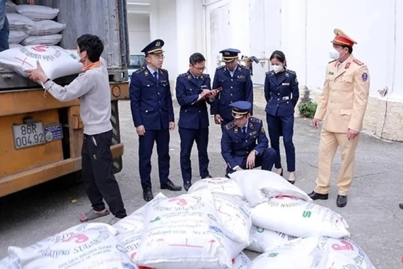 Kiên quyết đấu tranh ngăn chặn, đẩy lùi tình trạng buôn lậu, gian lận thương mại, hàng giả, xâm phạm quyền sở hữu trí tuệ