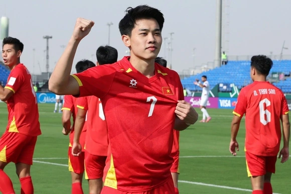 U23 Việt Nam giữ ngôi đầu bảng; Fletcher: “Dẫn dắt Man Utd là vinh dự vượt ngoài giấc mơ”