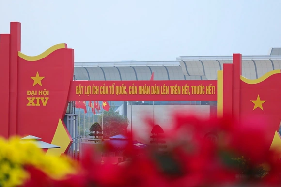 Thủ đô Hà Nội rực rỡ cờ hoa chào mừng Đại hội biểu toàn quốc lần thứ XIV của Đảng