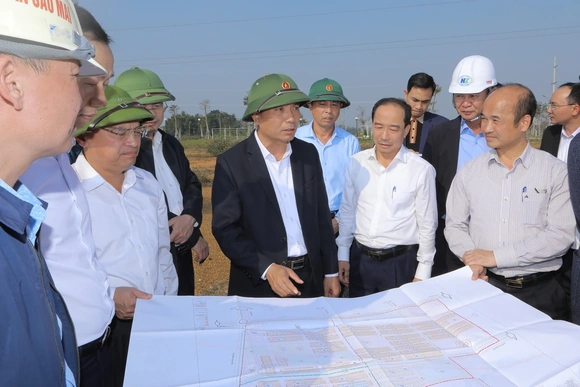 Bí thư Tỉnh ủy Nguyễn Doãn Anh kiểm tra tiến độ các dự án trọng điểm tại Khu Công nghiệp Lam Sơn - Sao Vàng