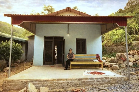 Những ngôi nhà mới ở bản người Mông