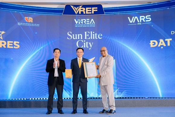 Hội Môi giới BĐS Việt Nam vinh danh quần thể Sun Group Bãi Cháy