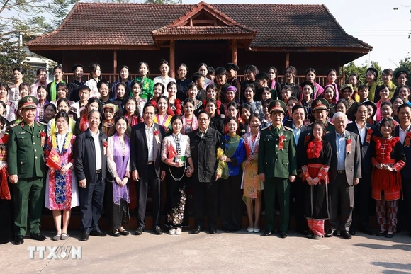 Thủ tướng: Xây dựng trường học khu vực miền núi, đồng bào dân tộc để gieo chữ, giữ nước