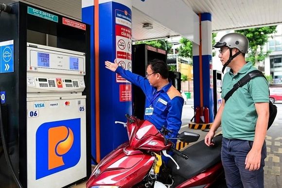 Giá xăng dầu đồng loạt tăng từ 15h chiều nay 15/1