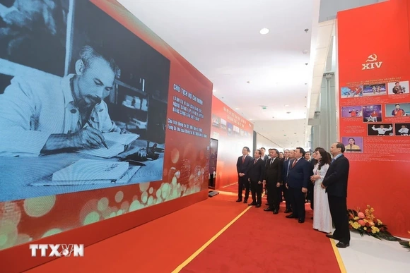 Bồi đắp niềm tin và khát vọng phát triển đất nước&nbsp;phồn vinh, văn minh, hạnh phúc