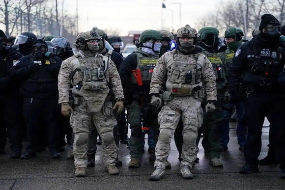 Mỹ: Căng thẳng tại bang Minnesota gia tăng, Lầu Năm Góc chuẩn bị phương án triển khai binh sĩ