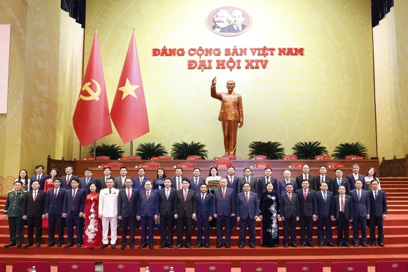 Hình ảnh Đoàn đại biểu Đảng bộ tỉnh Thanh Hóa tại phiên khai mạc Đại hội XIV của Đảng