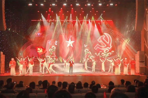 Với Đảng vẹn toàn niềm tin yêu!