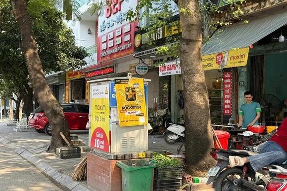 Quảng cáo “bẩn” giữa phố văn minh:&nbsp;Cần xử lý từ gốc