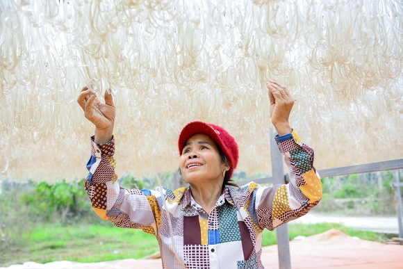 Vùng làm miến dong nổi tiếng ở xứ Thanh vào vụ Tết