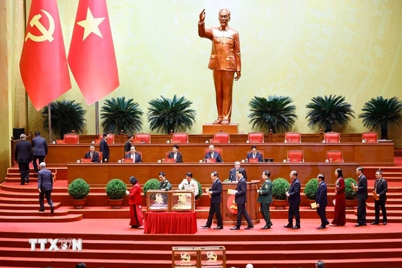 Ban Chấp hành TW Đảng khóa XIV thống nhất tuyệt đối bầu đồng chí Tô Lâm tiếp tục giữ chức Tổng Bí thư