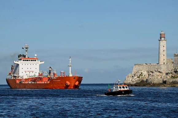 Mexico cân nhắc dừng xuất khẩu dầu sang Cuba trước lo ngại phản ứng từ Mỹ