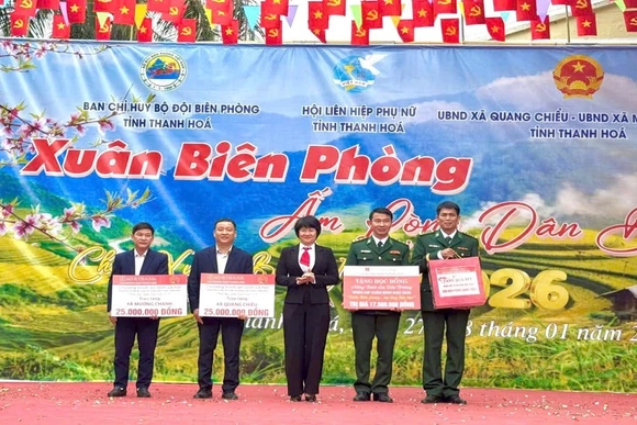 Agribank Nam Thanh Hóa đồng hành cùng chương trình “Xuân Biên phòng ấm lòng dân bản”