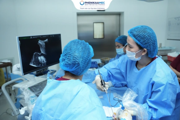 Can thiệp bào thai bằng nội soi buồng ối đốt dây rốn lưỡng cực: Bước tiến y học trong điều trị song thai biến chứng