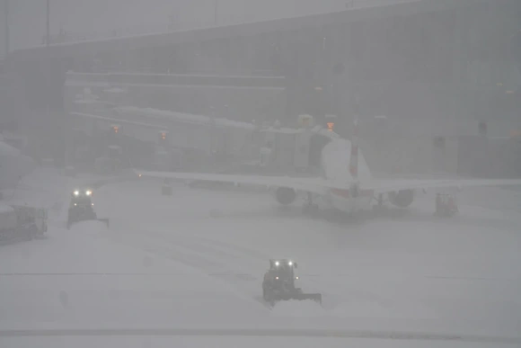30 người thiệt mạng trong trận bão tuyết khổng lồ bao phủ nước Mỹ