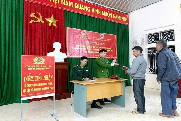 Những người giữ bình yên bản làng vùng biên từ sớm, từ xa