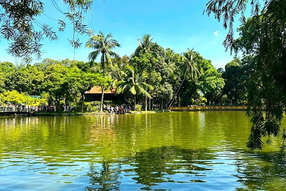 Học và làm theo tư tưởng, đạo đức sáng ngời của Bác