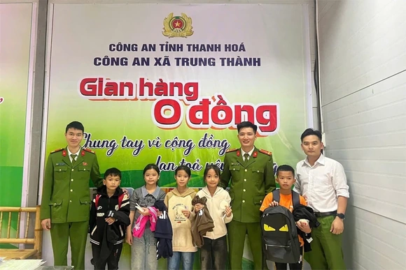 Từ gian hàng nhỏ không bảng giá