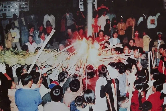 Tục đốt Đình Liệu đêm 30 Tết ở làng Động Bồng