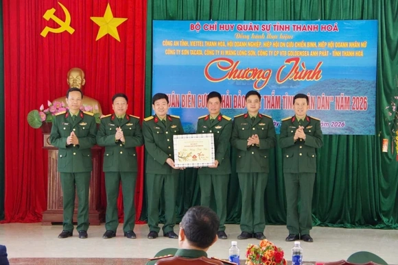 Bộ Chỉ huy Quân sự tỉnh thăm, chúc Tết cán bộ, chiến sĩ Tiểu đoàn Hỗn hợp Đảo Mê