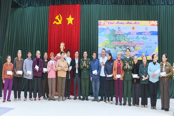 Chương trình “Xuân biên cương hải đảo - Tết thắm tình quân dân”