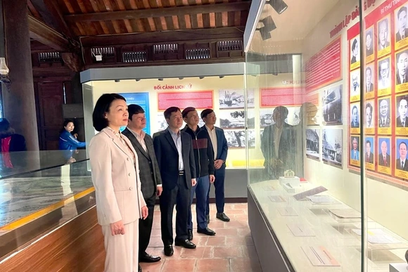 Phó Chủ tịch Thường trực Ủy ban MTTQ tỉnh dâng hương tại Khu Di tích lịch sử cách mạng Yên Trường và thăm, chúc Tết tại các xã Thọ Lập, Sao Vàng