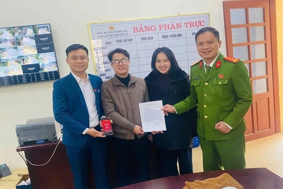 Công an xã Quan Sơn xác minh, hỗ trợ trả lại 64 triệu đồng cho người dân do chuyển nhầm tài khoản