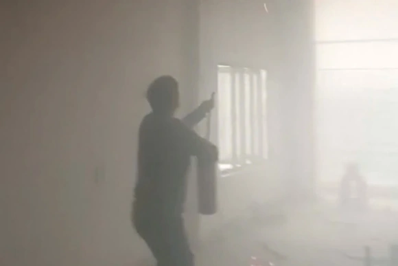 Trên đường đi làm, hai cán bộ PCCC Thanh Hóa kịp thời dập tắt cháy nhà dân