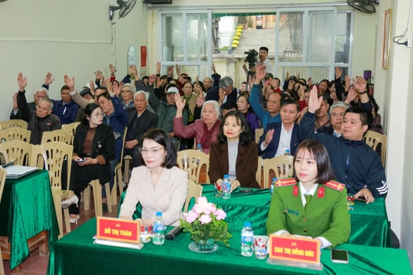 Cử tri Tổ dân phố Dương Đình Nghệ 1 thống nhất giới thiệu các ứng cử đại biểu HĐND các cấp