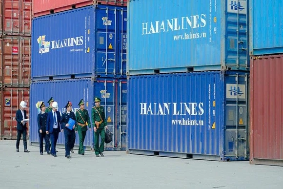 Giữ vững an ninh cảng biển, cửa khẩu thúc đẩy giao thương dịp tết