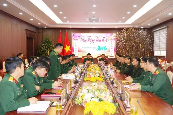 Bộ Chỉ huy Quân sự tỉnh Hủa Phăn chúc tết Bộ Chỉ huy Quân sự tỉnh Thanh Hóa