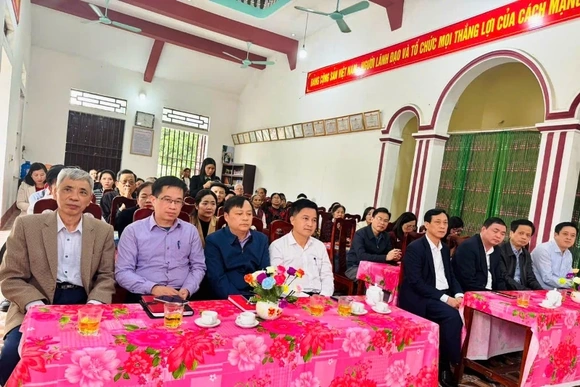 100% cử tri thôn Hưng Long thống nhất giới thiệu 12 ứng cử đại biểu Quốc hội và HĐND các cấp