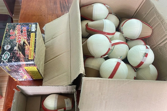 Bắt giữ 4 đối tượng mua bán pháo tự chế