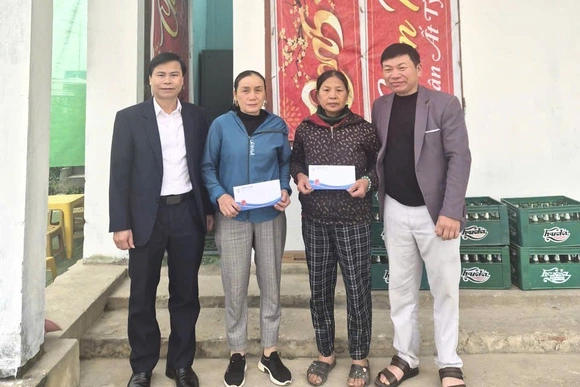 Liên minh HTX tỉnh thăm, tặng quà Tết thành viên có hoàn cảnh khó khăn