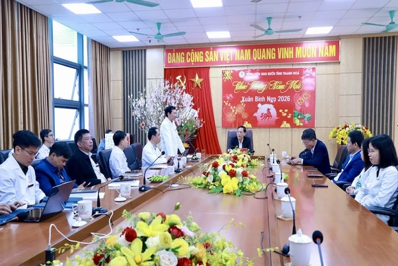 Phó Chủ tịch UBND tỉnh Đầu Thanh Tùng thăm, chúc Tết tại các bệnh viện