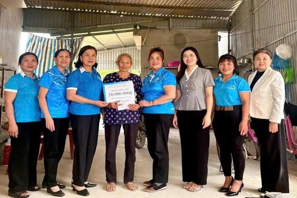 Đồng vốn giúp phụ nữ nghèo&nbsp;vượt khó ở phường Bỉm Sơn