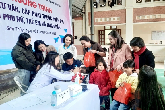 Ấm tình biên cương