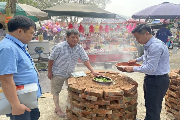 Ngày xuân nhớ về tục bánh chưng nung