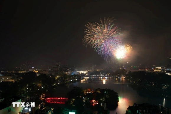 Đêm giao thừa, Bắc Bộ và Trung Bộ có mưa vài nơi, Tây Nguyên, Nam Bộ ít mưa