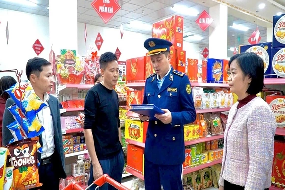 Hàng hóa dồi dào, giá cả ổn định những ngày đầu năm mới