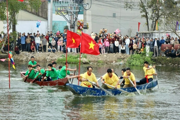 Sôi nổi Lễ hội đua thuyền truyền thống Làng văn hóa Trù Ninh