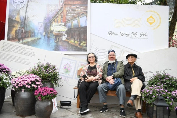 Hà Nội, Sa Pa, Hạ Long, Hà Nam nhộn nhịp khách du xuân ngay từ những ngày đầu năm mới