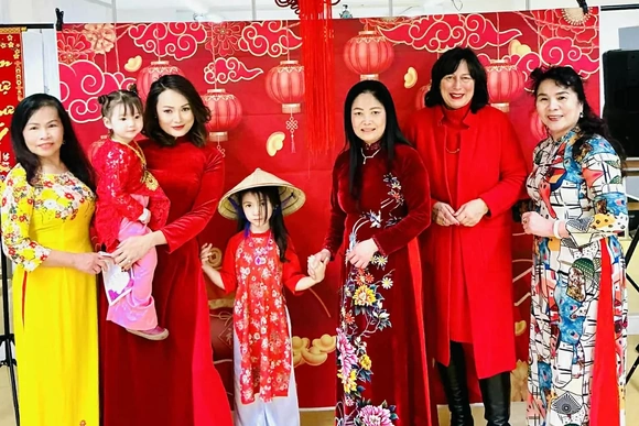 Tết Việt ở trời Âu - Bài cuối: Gần lắm, Tết quê!