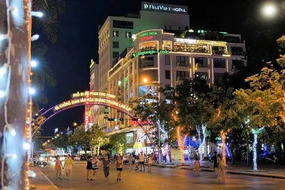 Thông báo các tuyến đường cấm phương tiện cá nhân di chuyển từ 19h30 tối 16/2