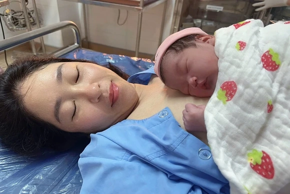 Những công dân đầu tiên chào đời trong khoảnh khắc thiêng liêng năm mới